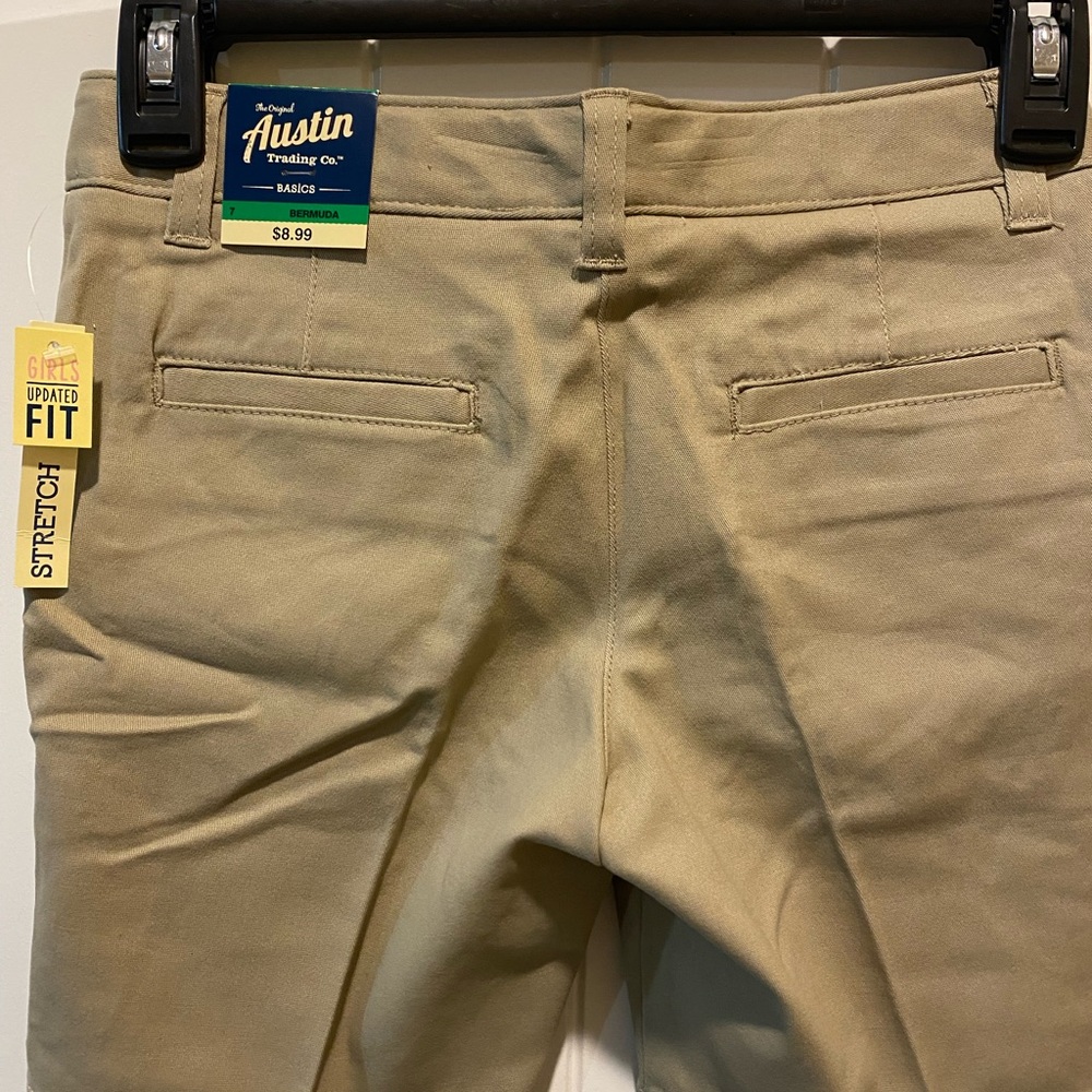 Austin Trading Co khaki girls Bermudas size 7